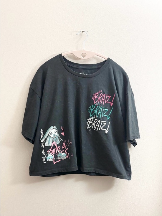 Bratz Tops - 5/$15 🩷 MUST BUNDLE Bratz Black Graphic Crop Tee